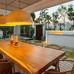 Villa Beachfront La Luisa, Golden Mile,