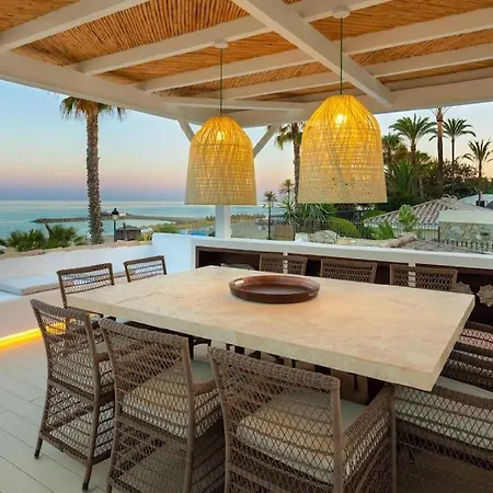 فيلة Beachfront La Luisa, Golden Mile, ماربيا