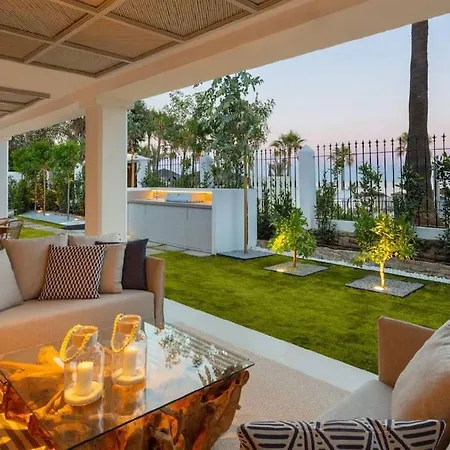 فيلة Beachfront La Luisa, Golden Mile, ماربيا