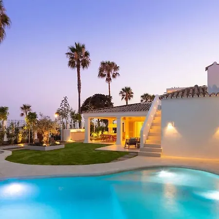 فيلة Beachfront La Luisa, Golden Mile, ماربيا