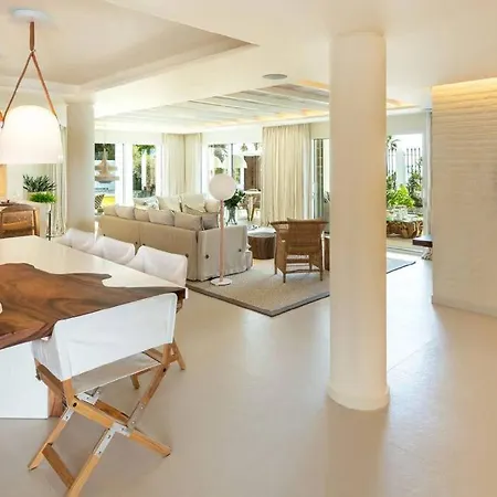 فيلة Beachfront La Luisa, Golden Mile,
