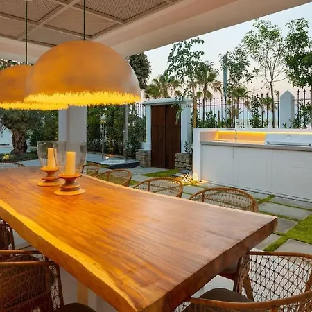 فيلة Beachfront La Luisa, Golden Mile,