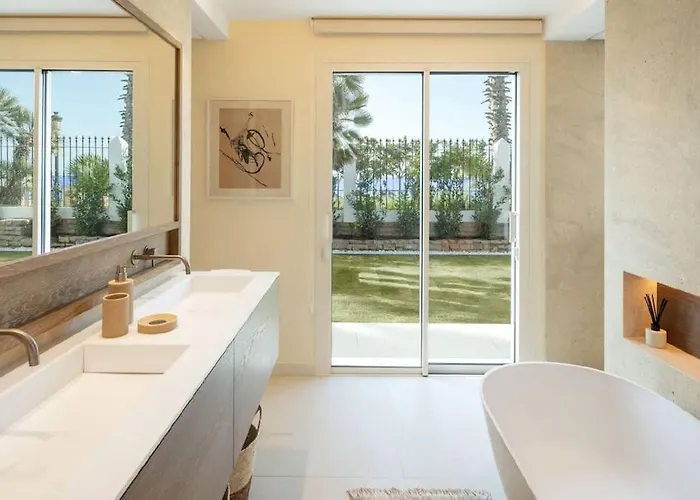 Villa Beachfront La Luisa, Golden Mile, *