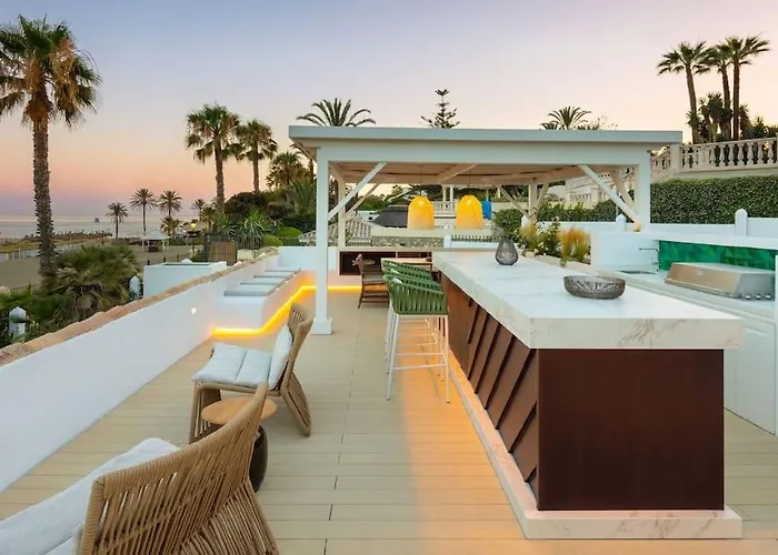 Villa Beachfront La Luisa, Golden Mile,